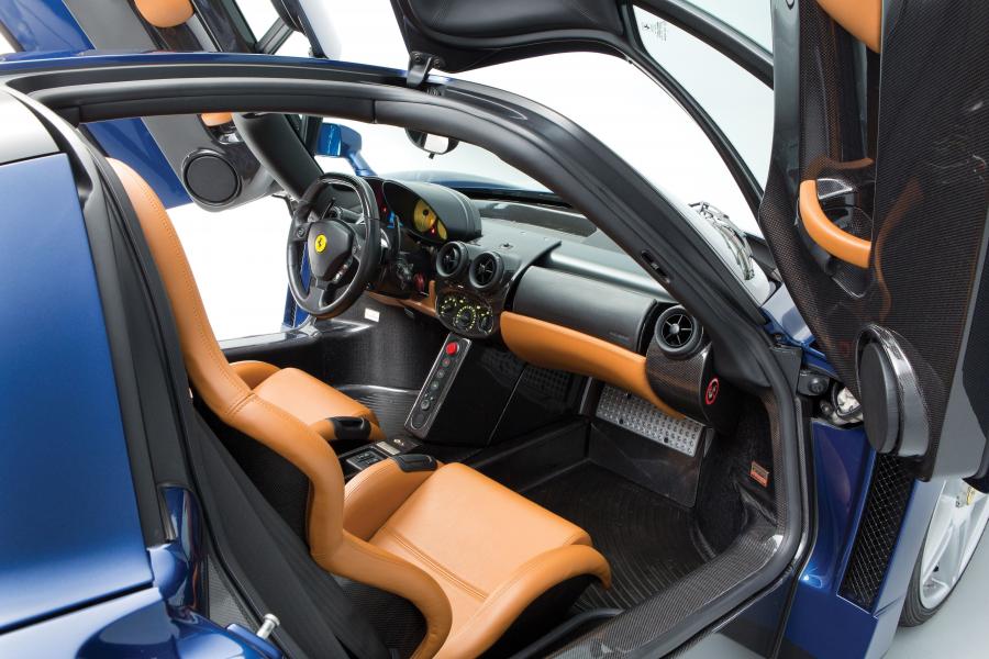 Интерьер Ferrari Enzo 2002 года  (фото 89 из 127)